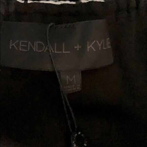 Kendall & Kylie Black & Gray Long Sleeve Silk Crop Top Size Medium - Picture 9 of 11